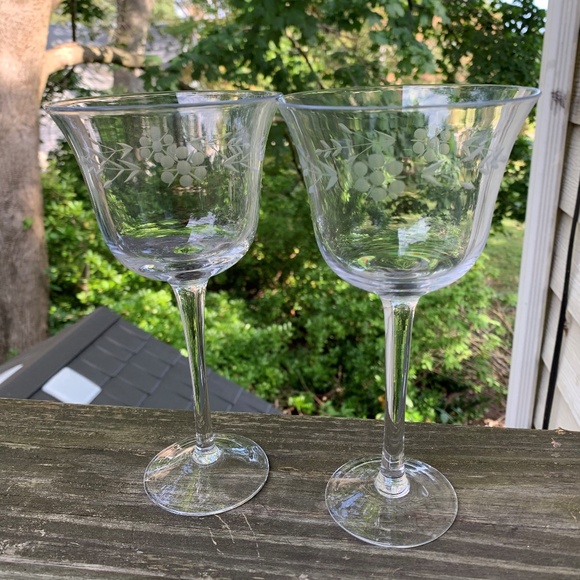 Pottery Barn Dining Etched Floral 10 Oz Wine Glasses Pair Poshmark